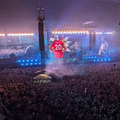 Oasis faz tributo a Diogo Jota em show de retorno após 16 anos de hiato