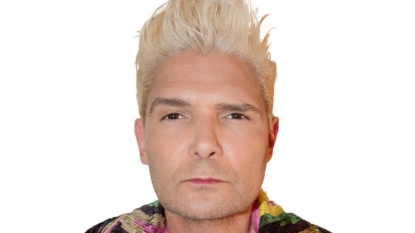 Corey Feldman fala à Billboard sobre homenagear os Beatles e criar uma cápsula do tempo para seus papéis famosos em seu novo videoclipe "Characters". (Foto: Reprodução)