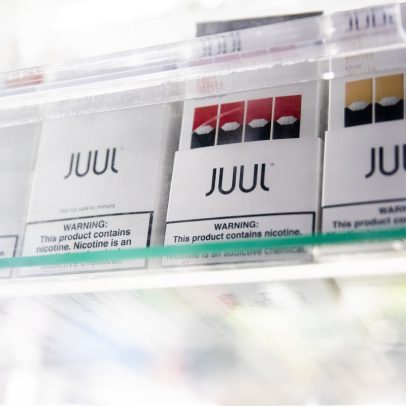 EUA autorizam venda de vapes da marca Juul após revisão regulatória