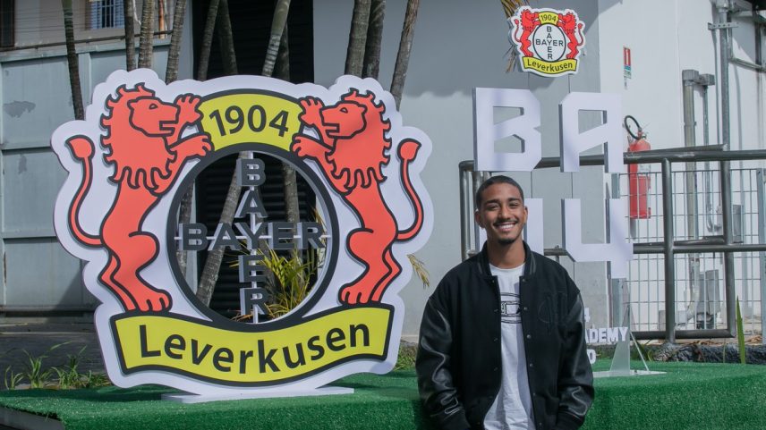 Arthur, lateral brasileiro do Bayer Leverkusen (Foto: Divulgação/Bayer Leverkusen)