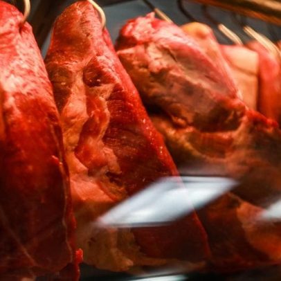 Exportações de carne enfrentam desafios globais e afetam economia brasileira