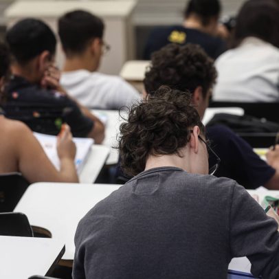 Cursos orientam universitários sobre financiamento e prevenção de endividamento