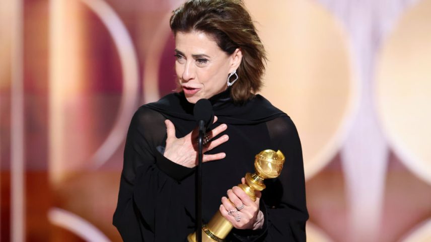 Fernanda Torres no Globo de Ouro: atriz foi aclamada com a estatueta de melhor atriz em filme de drama (Foto: Rich Polk/Getty Images)