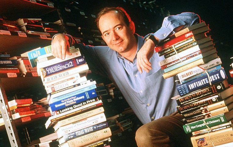 Amazon: de uma livraria online a um império global em 30 anos, com Jeff Bezos à frente dessa revolução (Foto: Paul Souders/Getty Images)
