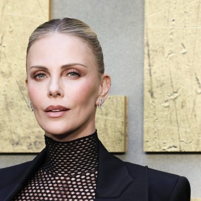 Charlize Theron impõe regras rígidas para relacionamentos com parceiros mais jovens
