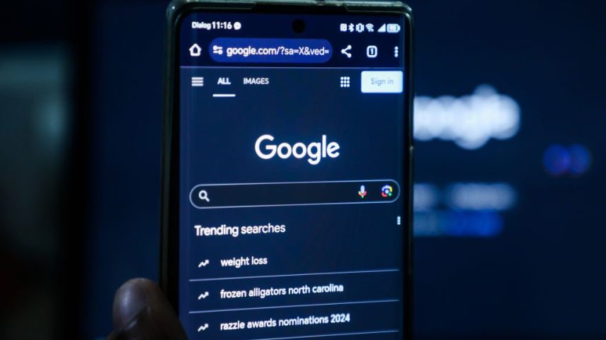 Atualização ocorre enquanto várias publicações, como The Wall Street Journal, Yahoo, Bloomberg e USA Today, estão experimentando o uso de IA em seus sites (Foto: Thilina Kaluthotage/Getty Images)