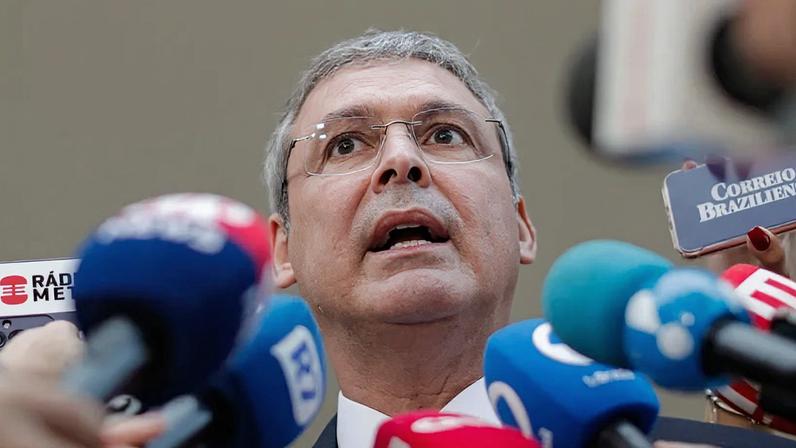 Em depoimento à PF, Lindbergh Farias (PT-RJ) fala sobre investigação de ameaças de Eduardo Bolsonaro (PL-SP) ao STF. Lindbergh acusa o deputado de 'usar uma potência estrangeira para tentar proteger seu pai'.