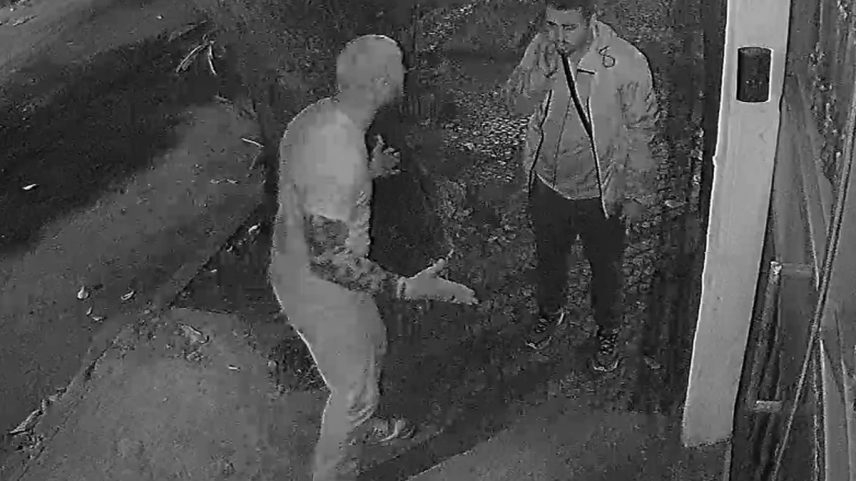Imagens do circuito de segurança mostram o momento exato em que Antônio de Padua é agredido (Foto: Reprodução)