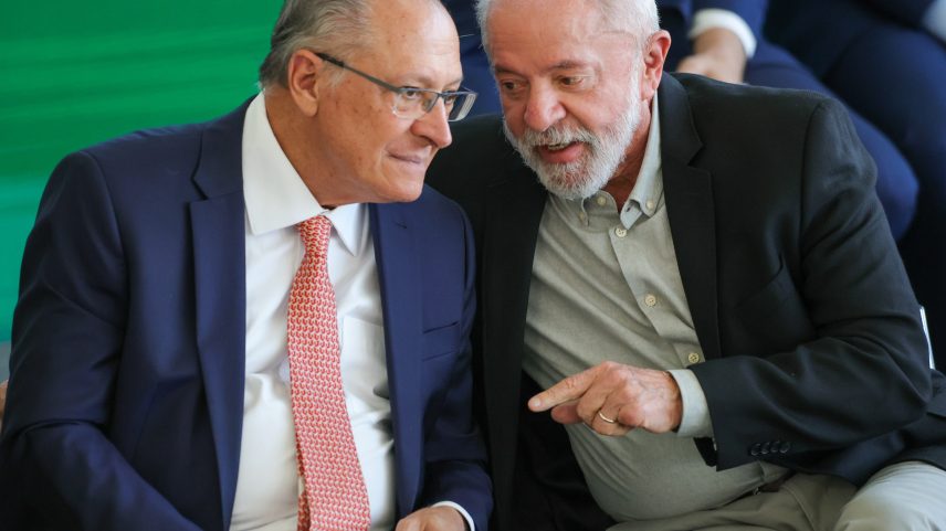 Lula e Alckmin em cerimônia no Planalto (Foto: Fabio Rodrigues-Pozzebom/Agência Brasil)