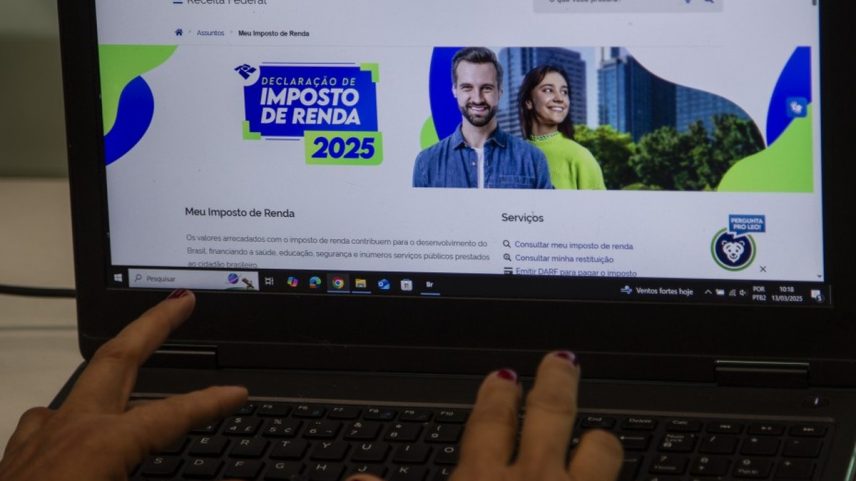 Página da Receita sobre o Imposto de Renda (Foto: Alexandre Cassiano/Agência O Globo)