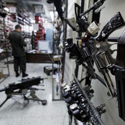 Mercado negro de armas em Colombia escapa ao controle do Ministério da Defesa