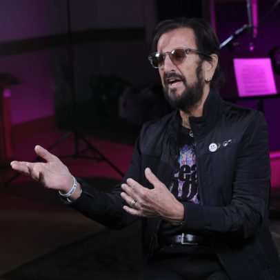 Ringo Starr critica roteiro de filme sobre os Beatles e diz: 'Não foi assim'