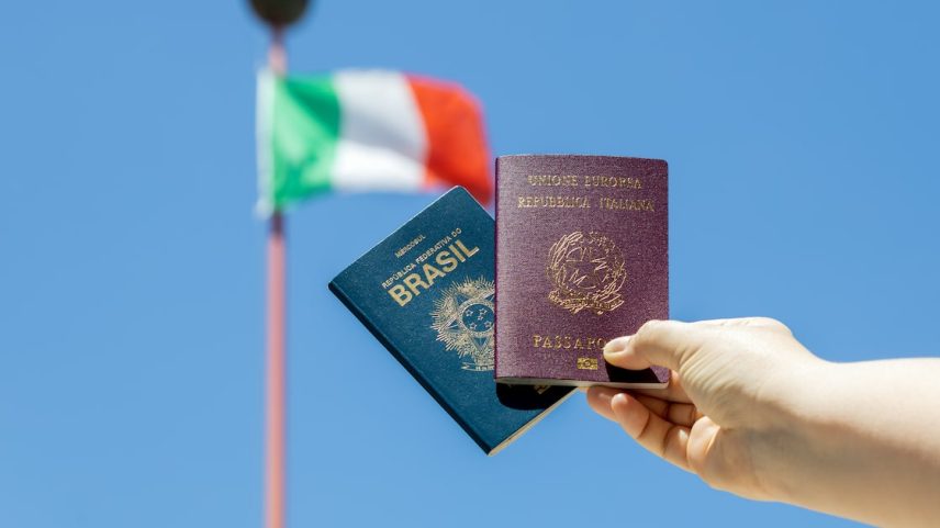 Mudança na lei que pretendia reduzir de dez para cinco anos o tempo mínimo de residência exigido para que imigrantes legais possam solicitar a cidadania italiana por naturalização não avançou. (Foto: Adobe Stock)