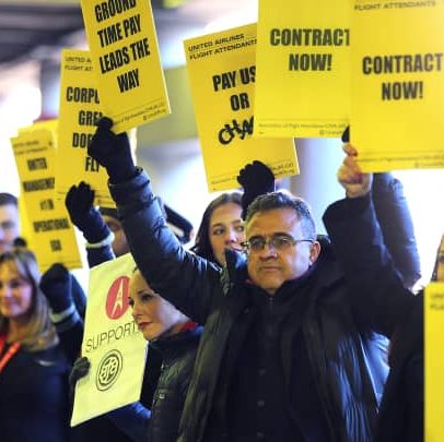 Comissários de bordo da United Airlines rejeitam aumento salarial de 26%