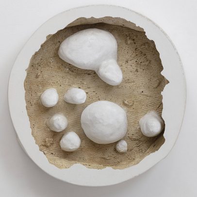 Argila de Anna Maria Maiolino é destaque no Museu Picasso, em Paris