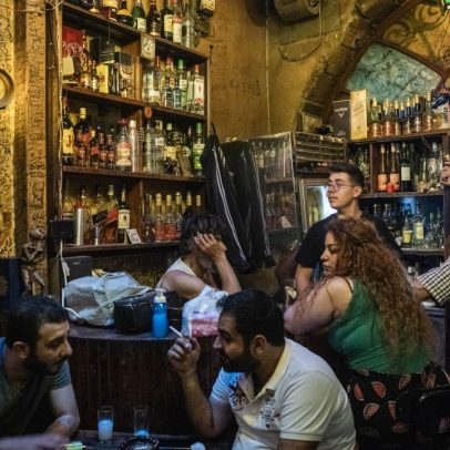Síria enfrenta islamização com ataques a minorias e restrições sociais severas