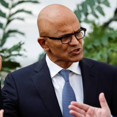 Microsoft enfrenta desafios emocionais após cortes de empregos, diz Satya Nadella