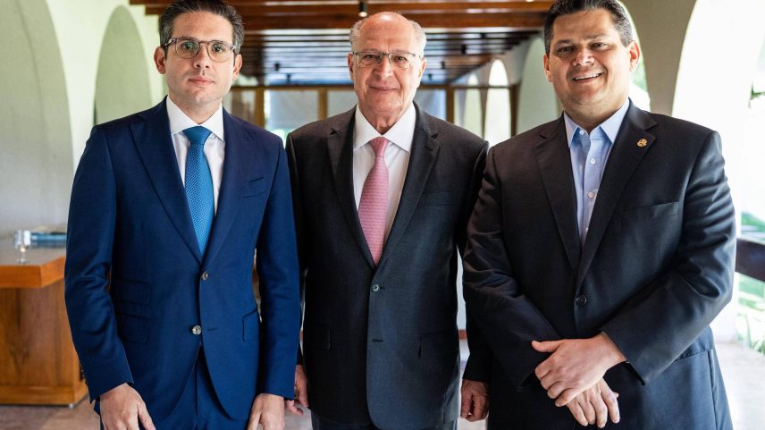 Hugo Motta, Geraldo Alckmin e Davi Alcolumbre durante reunião sobre sobretaxa anunciada pelos Estados Unidos aos produtos brasileiros (Foto: Pedro Gontijo/Senado Federal)