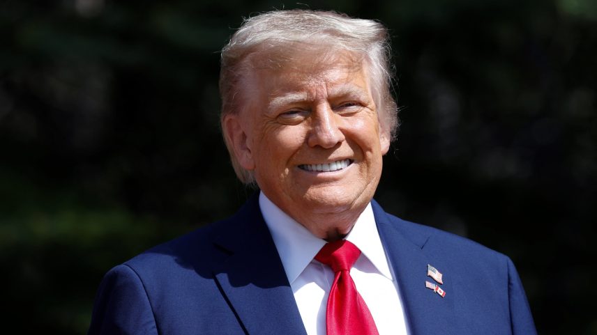 Trump considera perdão presidencial a Diddy após julgamento federal por tráfico e coerção (Foto: Ludovic MARIN / POOL/AFP)