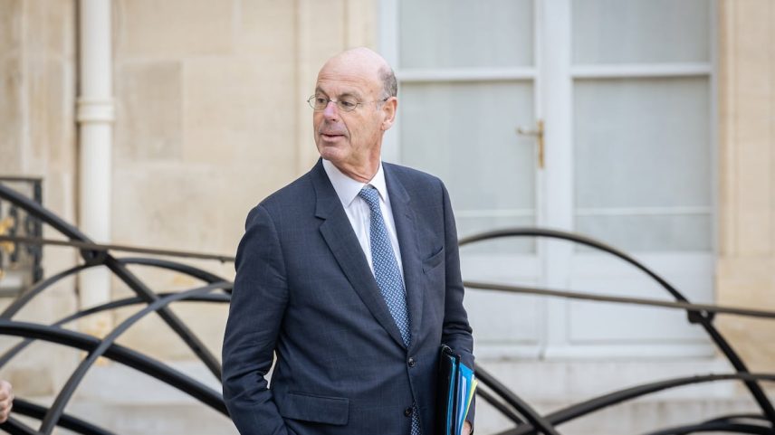 Ministro da Economia francês, Eric Lombard, no palácio do Elíseo. (Foto: NurPhoto via Getty Images)