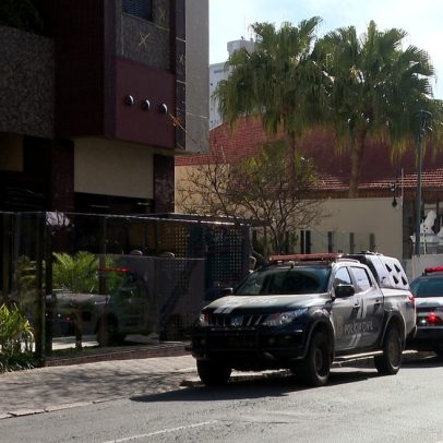 Criança encontra sangue em parede e polícia descobre casal morto em Curitiba