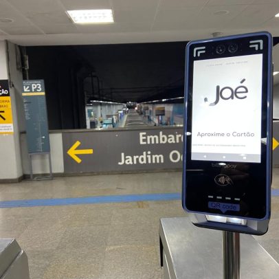 Validadores são instalados nas estações do metrô para facilitar o acesso dos usuários