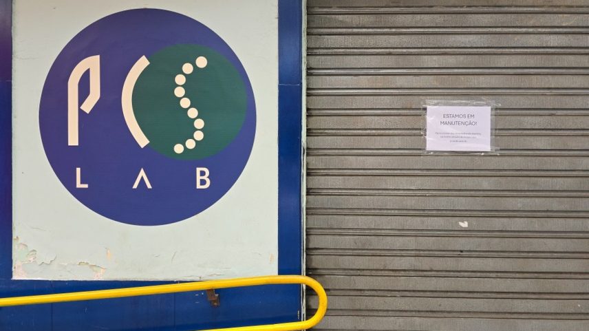 Laboratório PCS Lab Saleme, com sede em Nova Iguaçu, na Baixada Fluminense, está interditado (Foto: Leo Martins/Agência O Globo)