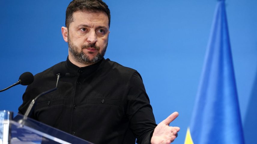 O presidente ucraniano, Volodímir Zelenski, durante sua roda de imprensa na primeira jornada da Conferência para a Reconstrução de Ucrânia, este quinta-feira em Roma. (Foto: Guglielmo Mangiapane/REUTERS)