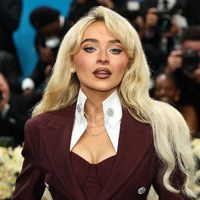 Sabrina Carpenter mobiliza R$ 5 milhões para causas LGBTQIA+ e saúde mental