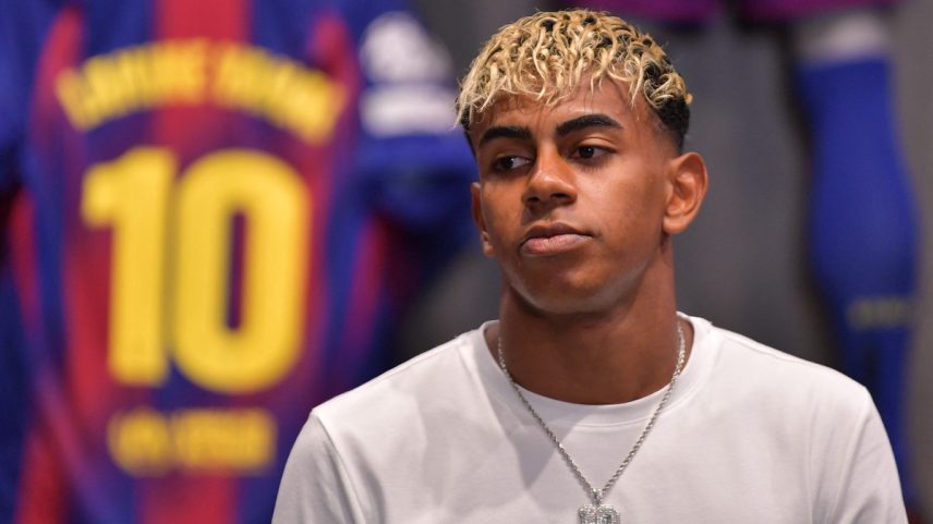 Lamine Yamal assume camisa 10 do Barcelona (Foto: MANAURE QUINTERO / AFP)