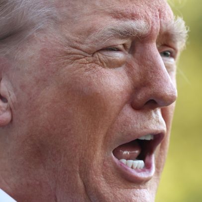 Trump intensifica tarifas e ameaça transformar comércio global até agosto