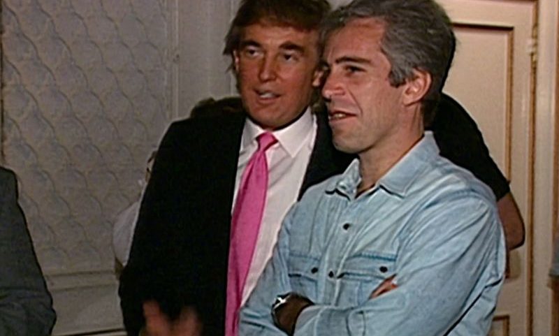 Donald Trump em conversa com Jeffrey Epstein (Foto: Reprodução/Netflix)