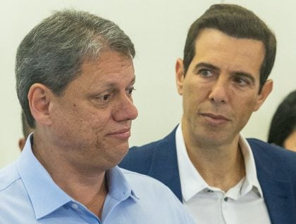 Governador Tarcísio e o empresário Renato Feder, que chefia a Secretaria de Educação do estado. (Foto: Flávio Florido/Divulgação EducaçãoSP)