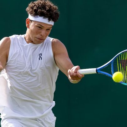 Shelton supera adversidade e avança às quartas de final pela primeira vez