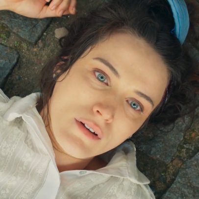 Maria sofre atropelamento após reencontro com filho de Candinho em novela