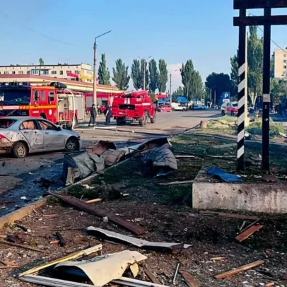 Ataque devastador em cidade ucraniana deixa dois mortos, afirma Zelensky