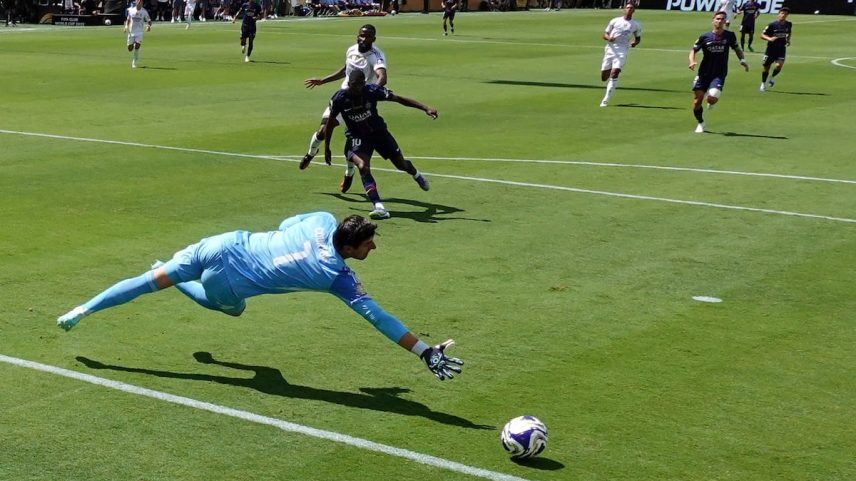 Dembele marca na semifinal do Mundial de Clubes entre o Real Madrid e o PSG de Paris. (Foto: DAN MULLAN / Pool via REUTERS)