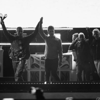 Oasis inicia turnê esperada e Liam Gallagher celebra retorno em grande estilo