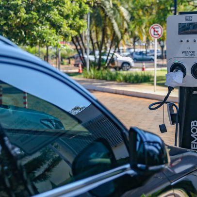Regulamentação de carregadores para veículos elétricos avança em SP e no Congresso