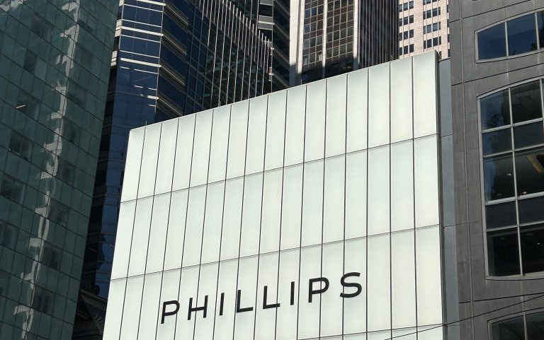 Phillips International Auction House, exterior do edifício, 432 Park Avenue, Nova York, EUA. (Foto: Plexi Images/GHI/Universal Images Group via Getty Images)