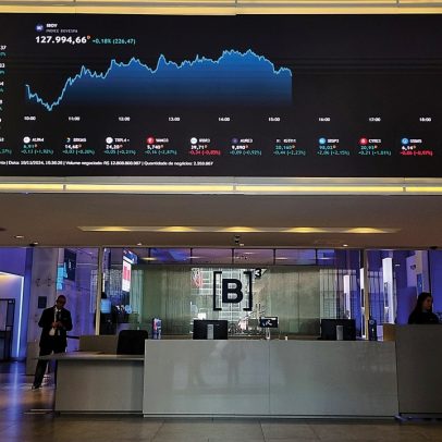 Bolsa de Nova York avança apesar da guerra comercial e aguarda resultados financeiros