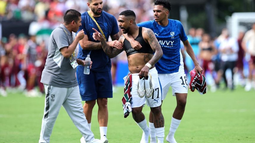 Malcom é afastado por companheiros do Al Hilal após se envolver em discussão com torcedores (Foto: ALEX GRIMM / GETTY IMAGES NORTH AMERICA / Getty Images via AFP)