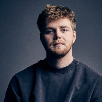 Alex Warren mantém liderança na Hot 100 por sete semanas e Bieber entra no Top 10