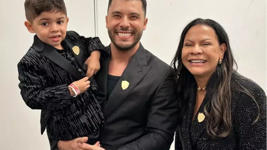 Léo, filho de Marília Mendonça, junto com o pai, Murilo Huff, e a avó, Dona Ruth (Foto: Reprodução)