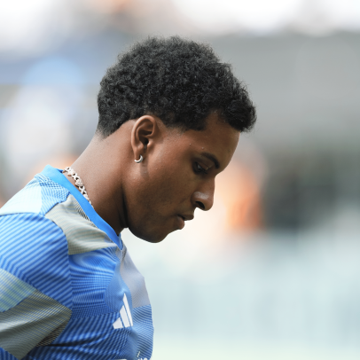 Rodrygo atrai interesse de 11 clubes e Real Madrid enfrenta dilema sobre futuro