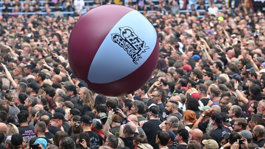 O festival Back to the Beginning, na Inglaterra, que marcou a despedida de Ozzy Osbourne dos palcos (Foto: AFP)