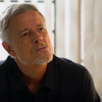 Jaques rouba carta de Ellen e planeja usá-la contra Abel em Dona de Mim