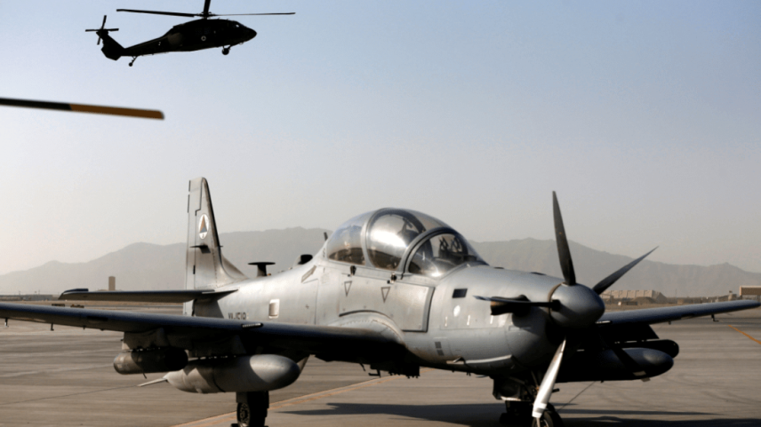 Avião A-29 Super Tucano da Embraer na Base Aérea de Kandahar, Afeganistão 07/10/2017 (Foto: REUTERS/Omar Sobhani)