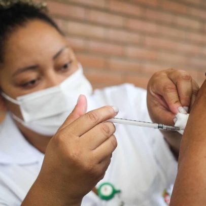 Baixa vacinação contra gripe em SP preocupa enquanto síndromes respiratórias aumentam no País