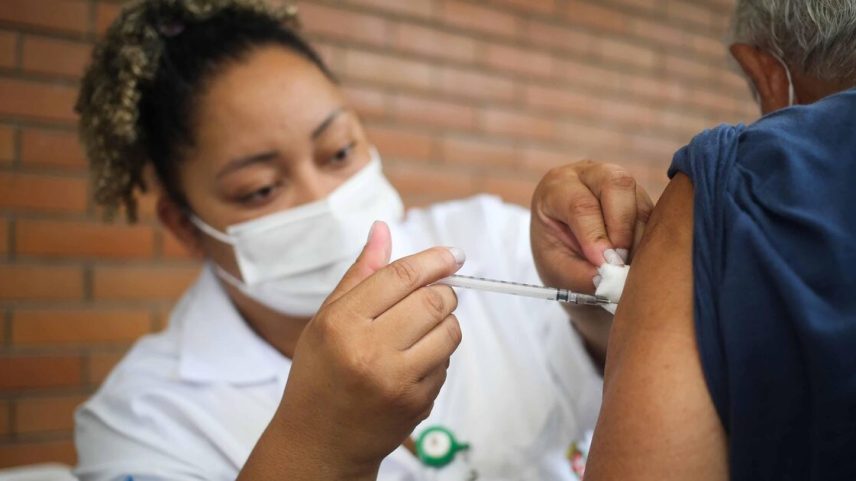 Vacina contra a gripe pode prevenir de 60% a 70% dos casos graves e mortes causados pelo vírus influenza. (Foto: Tiago Queiroz/Tiago Queiroz/Estadão)